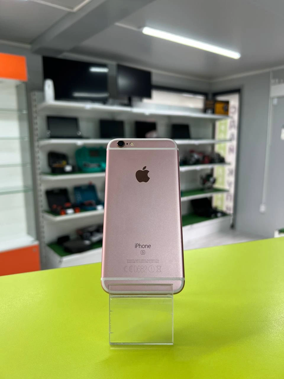 Мобильный телефон iPhone 6S 16Gb