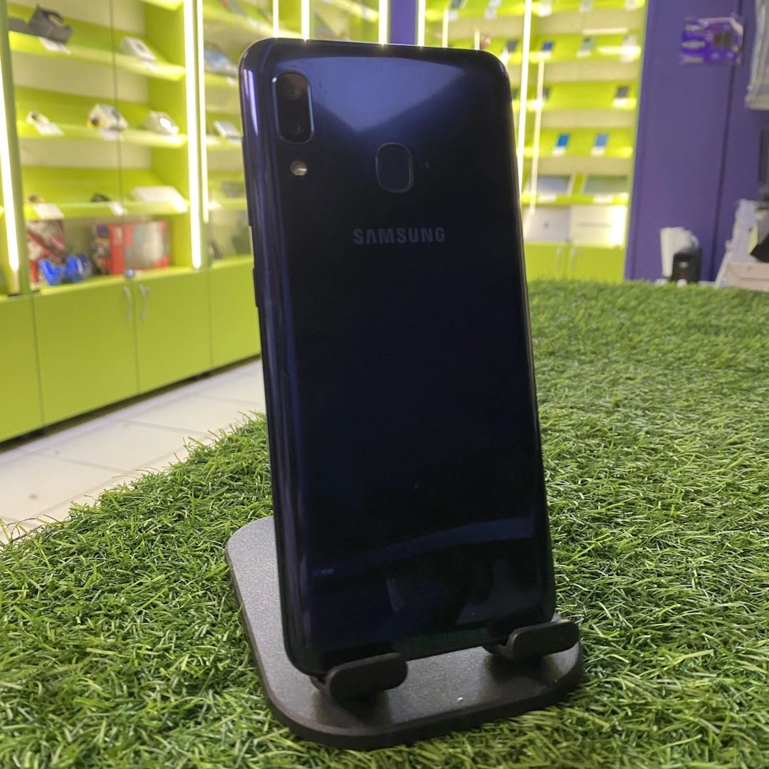 Смартфон Samsung Galaxy A20 3/32GB