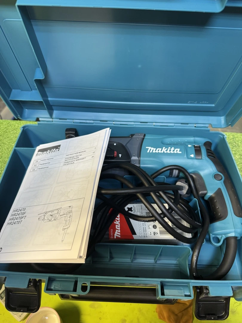 Перфоратор Makita HR 2470