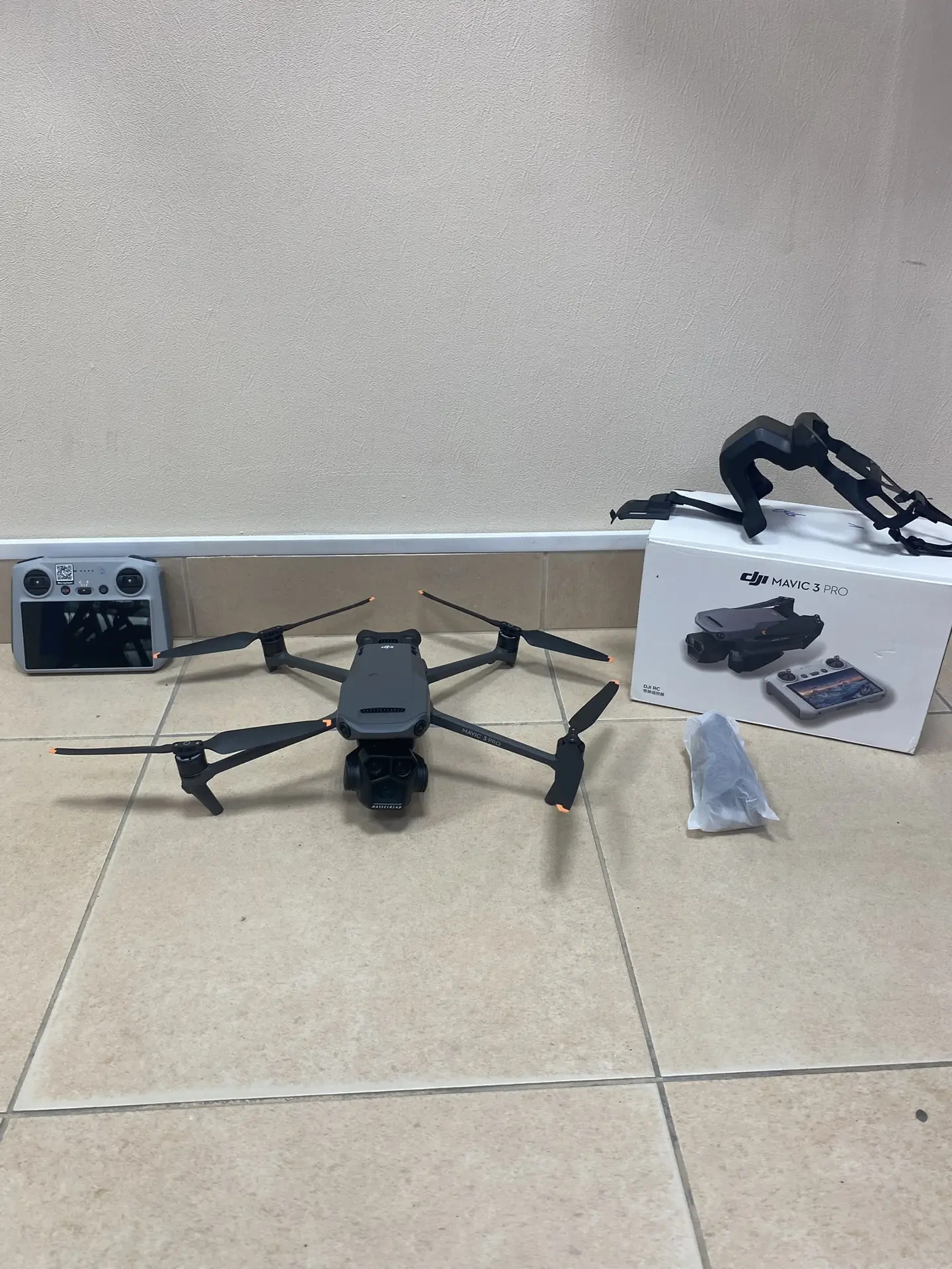 Квадрокоптер DJI MAVIC 3 PRO RM330
