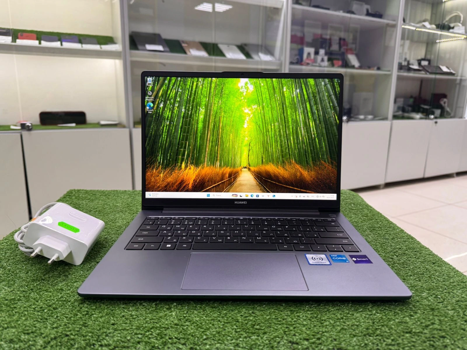 Ноутбук HUAWEI MDF-X i3*