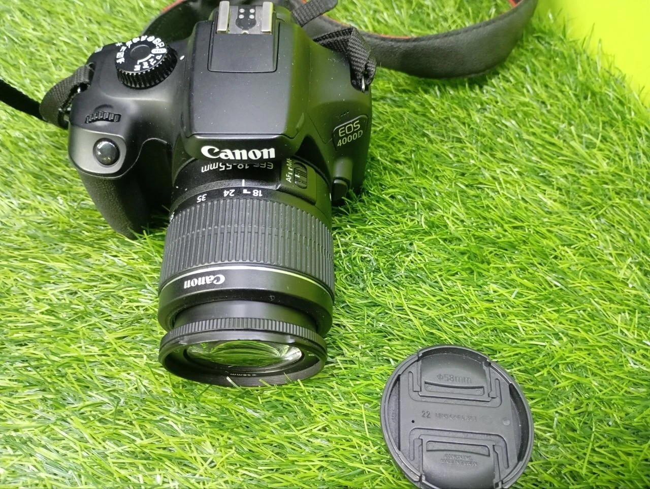 Зеркальный фотоаппарат Canon EOS 4000D