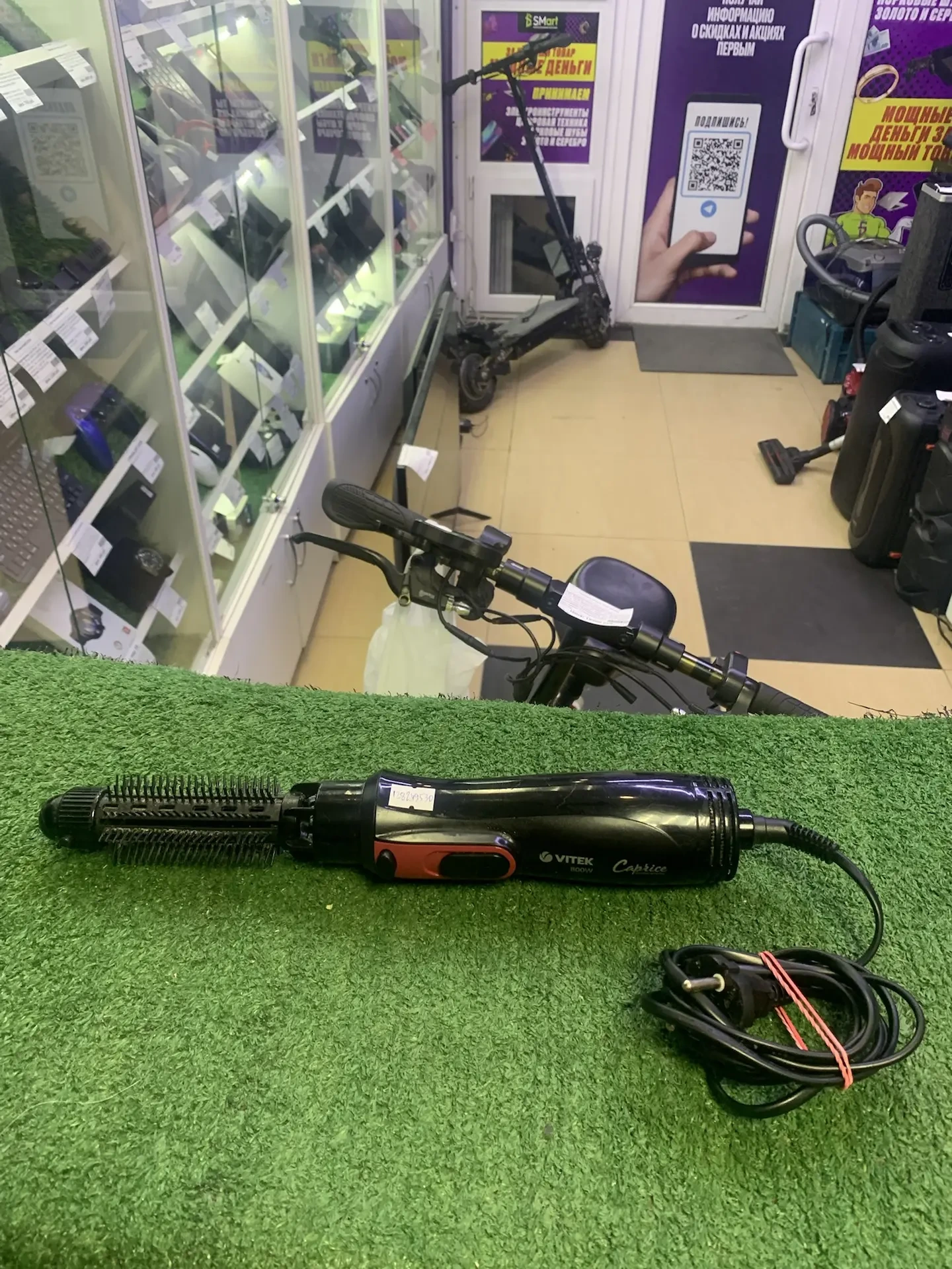 Фен-щётка Vitek VT-8246